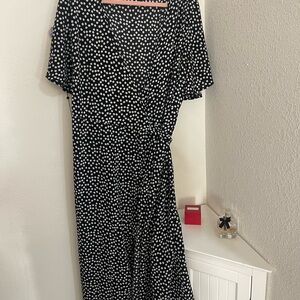Pretty and casual Black and White Flower Shape Dot Wrap Dress